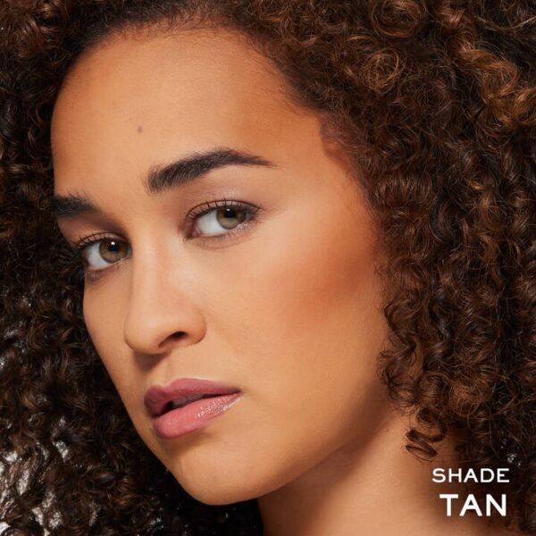 Lancome Transforming powder Model tan