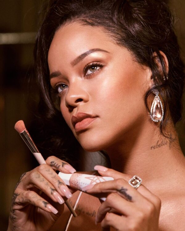 RIHANNA FENTY BEAUTY MAKEUP