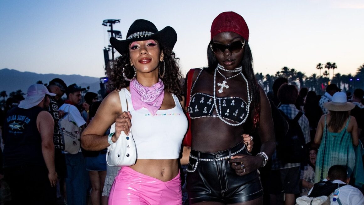 Festival season makeup Coachella 2024 GettyImages-2149394104-1-1920x10
