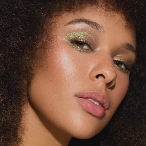 face highlighter makeup for festival music season