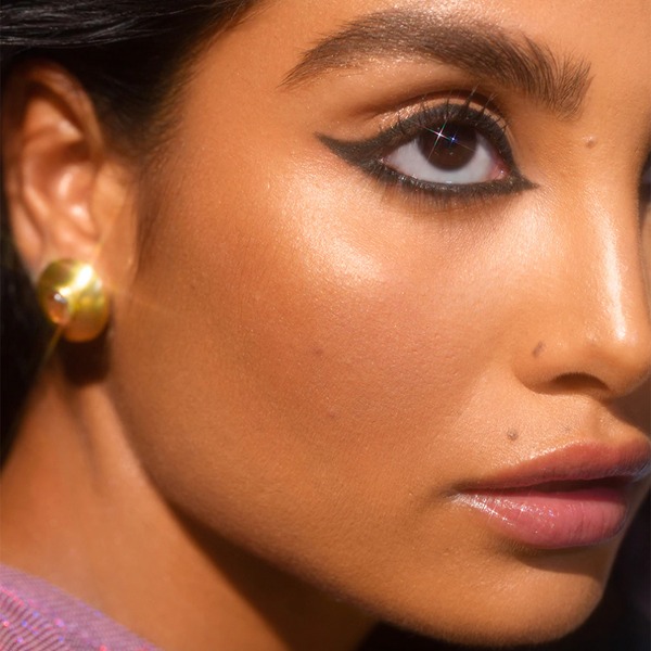 kulfi eyeliner model