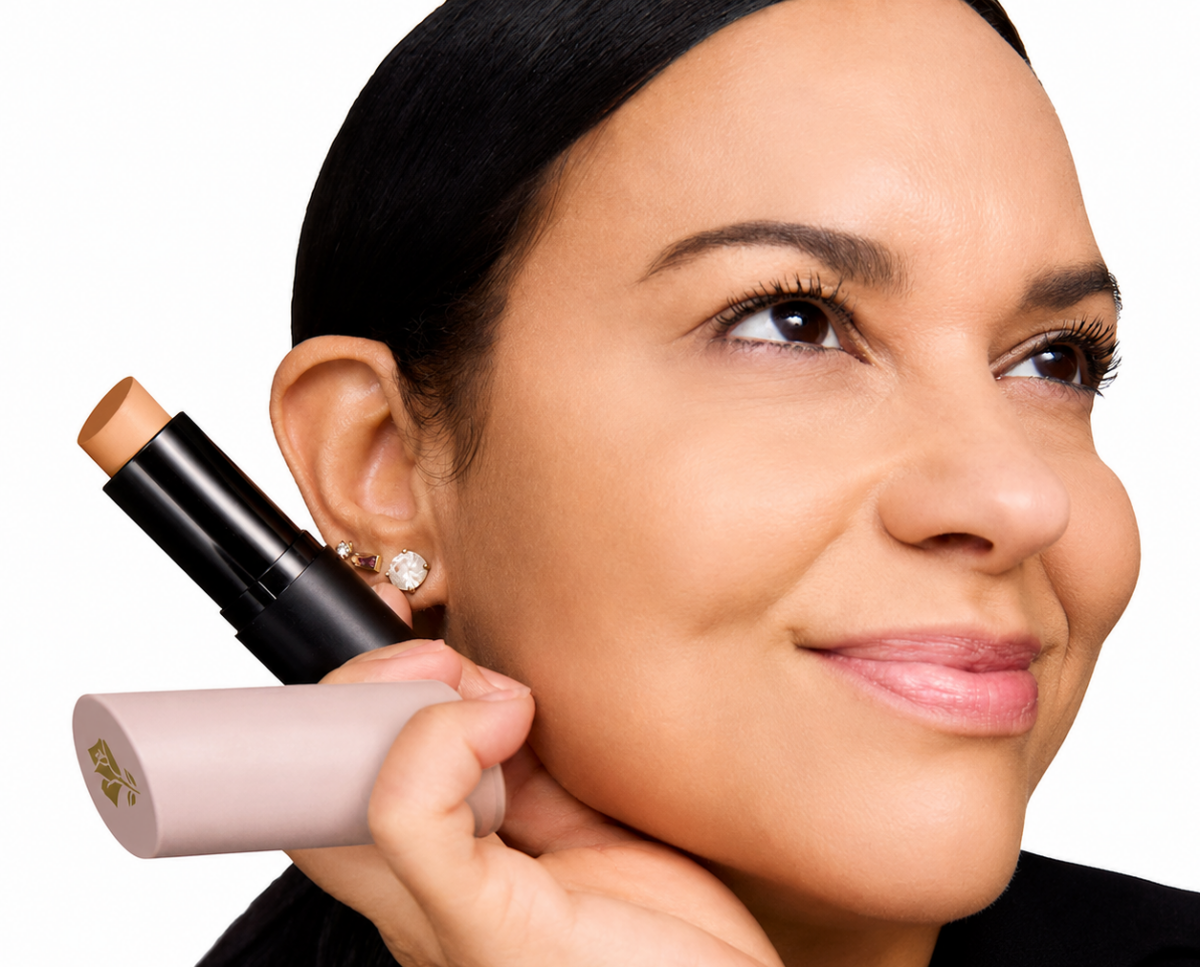 LANCÔME Teint Idôle Ultra Wear Shape Sticks model