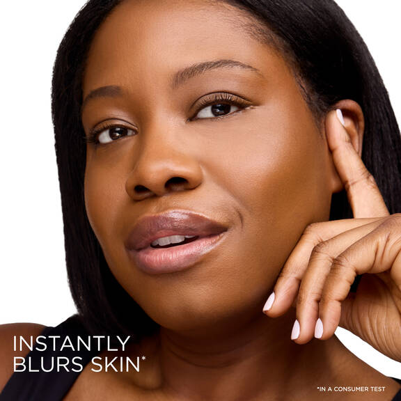 Lancôme new shape sticks model showing blurring effect 